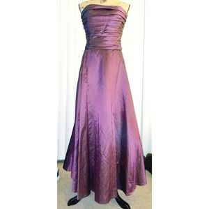 ⬇️$25 Scott McLintock burgundy evening gown sz 12p